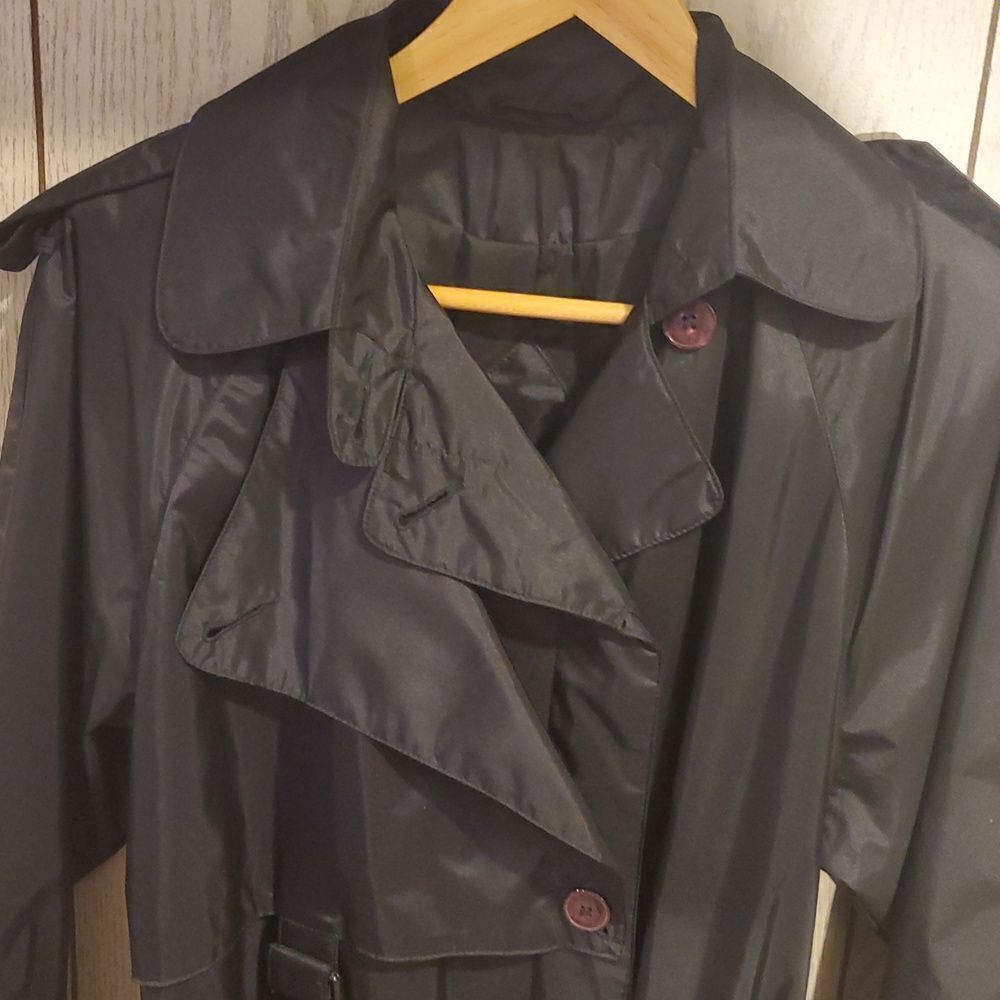Silverleaf 90s Shiny Black Belted Trench Rain Jacket, sleek and fashionable - Picture 5 of 9